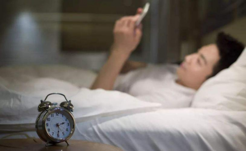 东宝床垫：中老年人睡眠浅、容易醒更需要一张好床垫(图1)