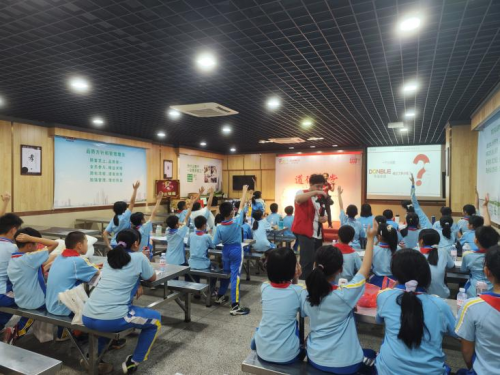 厚街桥头小学走进东宝床垫探访东莞制造(图4)