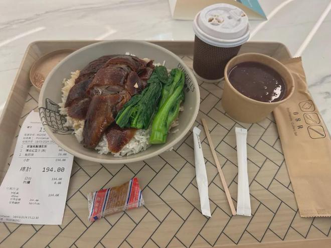 我在香港机场坐了一宿(图1)