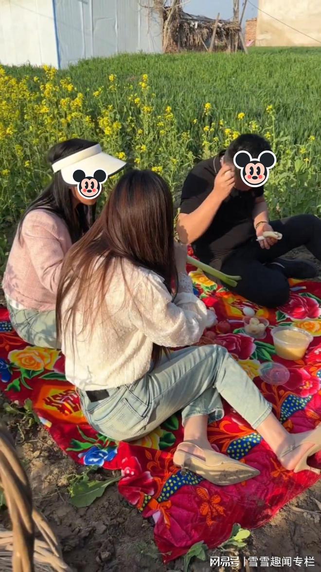 为婚后的住址发生分歧女子带毛毯和食物来菜地让男友体验生活(图2)