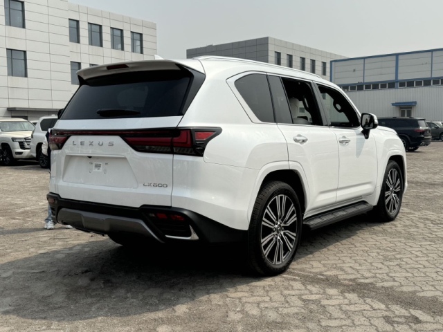 2024款雷克萨斯LX600现车报价7座豪华版奢侈SUV身份象征(图8)