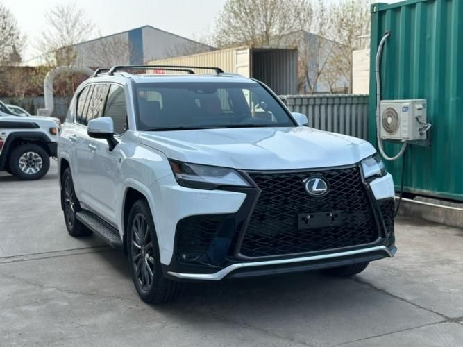 2024款雷克萨斯LX600运动版现车价格直降140万起可分期按揭(图2)