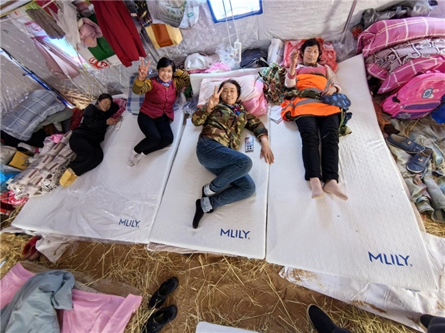 致敬劳动者！MLILY梦百合向治沙人和“孙悟空”捐赠床垫(图3)