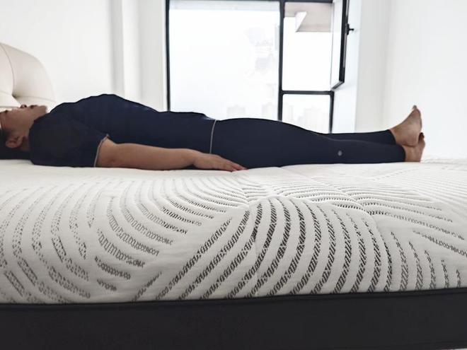 好睡眠需要这个好床垫8H小金刚超大口径护脊弹簧乳胶床垫(图4)