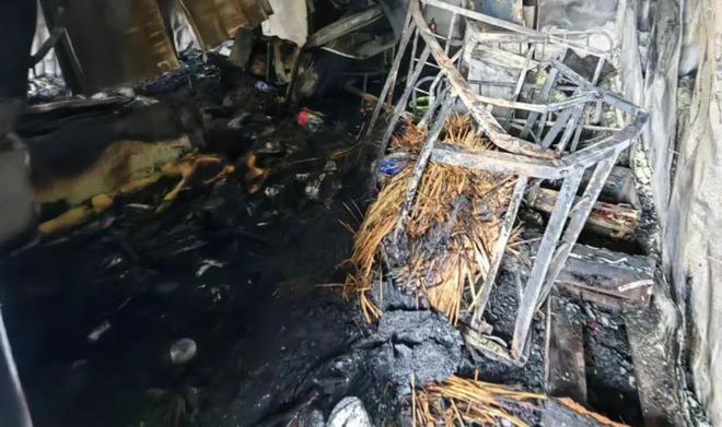 太危险！北京一公寓浓烟四起…(图1)