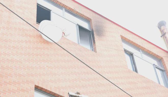 一公寓突发火情原是6岁妹妹玩火烧家万幸姐姐一个举动……(图2)