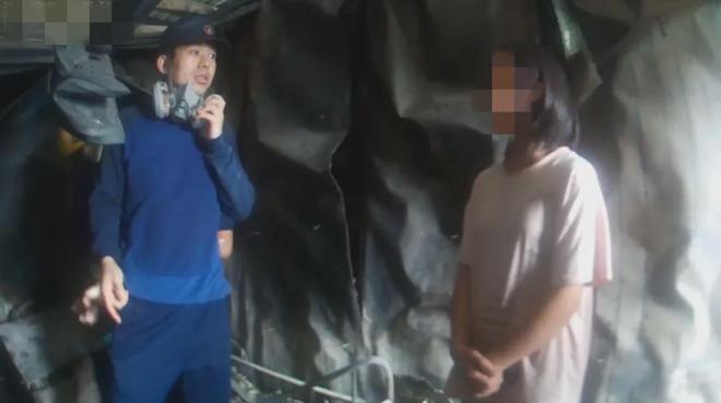 一公寓突发火情原是6岁妹妹玩火烧家万幸姐姐一个举动……(图3)
