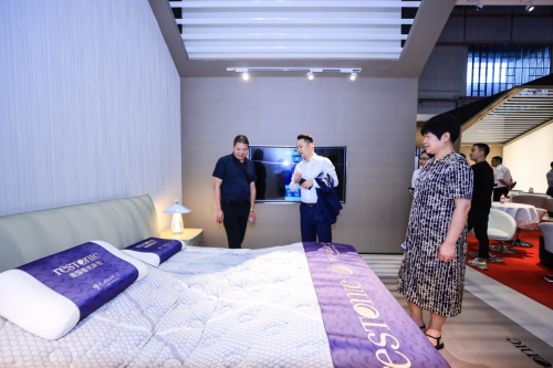 实力出圈蕾丝床垫携全新智能系列亮相2024上海家博会领跑智慧睡眠新生态！(图5)