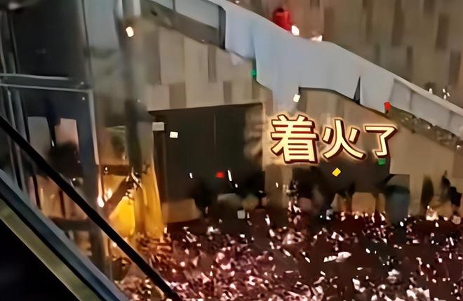 记者跟随消防突击检查发现隐患责令整改(图1)