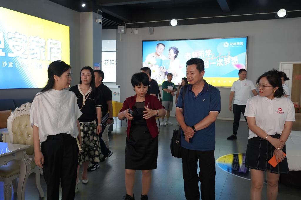 长沙民政职院校长陈静彬一行到晚安家居花样乐园调研(图2)