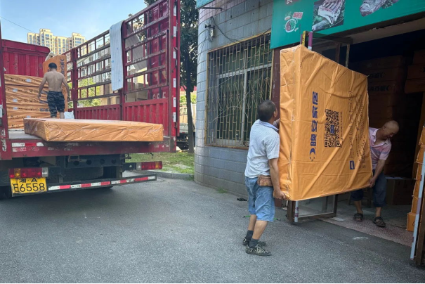 晚安家居又捐154万元爱心家具助力(图5)