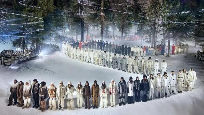 202425秋冬雪场时尚高奢品牌正在引领新趋势？(图32)
