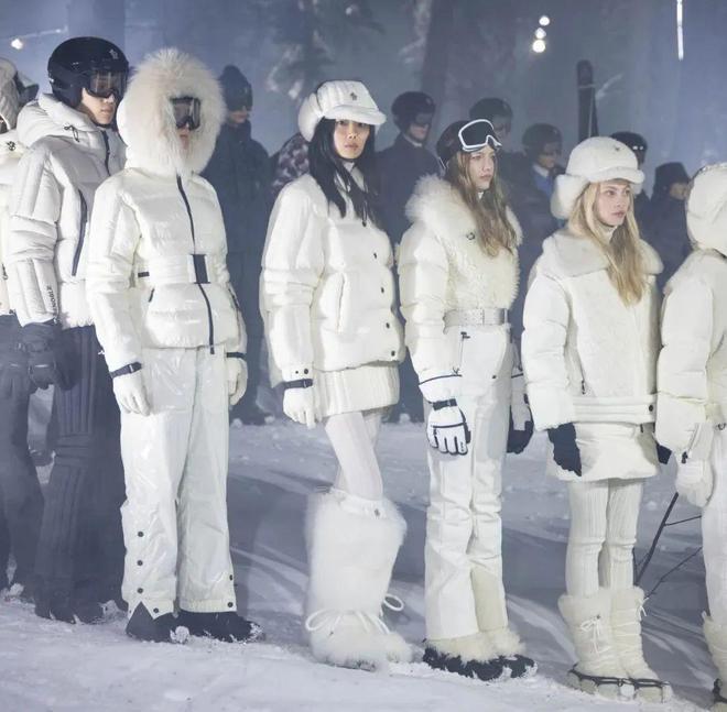 202425秋冬雪场时尚高奢品牌正在引领新趋势？(图31)
