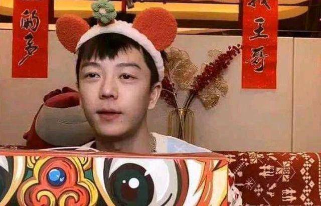 过气歌手王栎鑫自作自受！直播带货零销量带发箍送签名照都没用(图5)