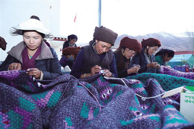 手工纺织技能培训为加尔多村妇女点亮致富路(图4)