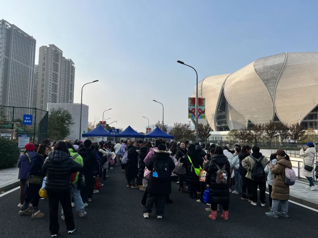 今晚杭州张信哲今年最后一唱！终于等到他在现场唱这首歌(图2)