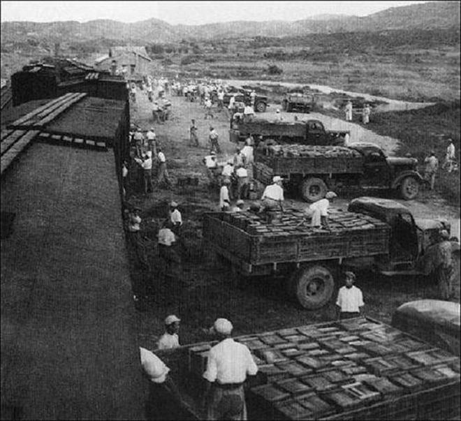 1950年志愿军缴获3000条毛毯政委王直命令剪碎所有战士都有份(图3)