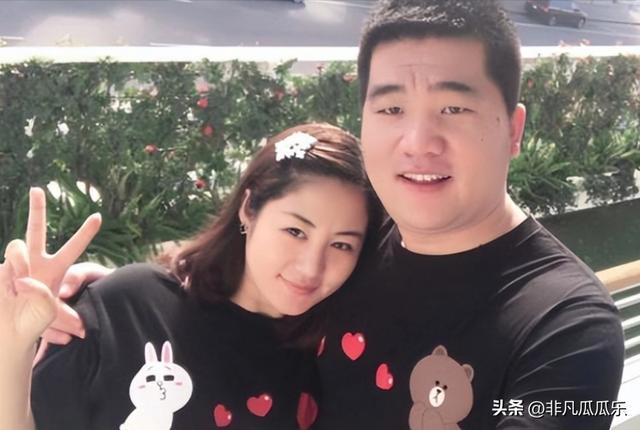 38岁的王小蒙带两娃游玩香港穿着打扮似少女儿子女儿颜值很高(图10)