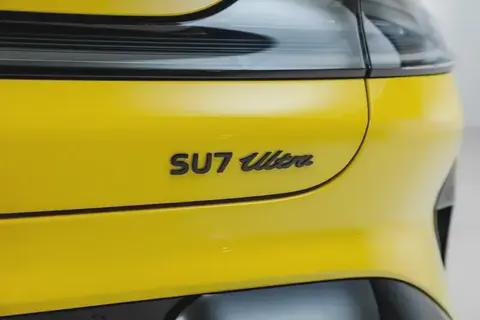 【E汽车】百公里加速仅需198s！小米SU7Ultra全新配色亮相！(图8)