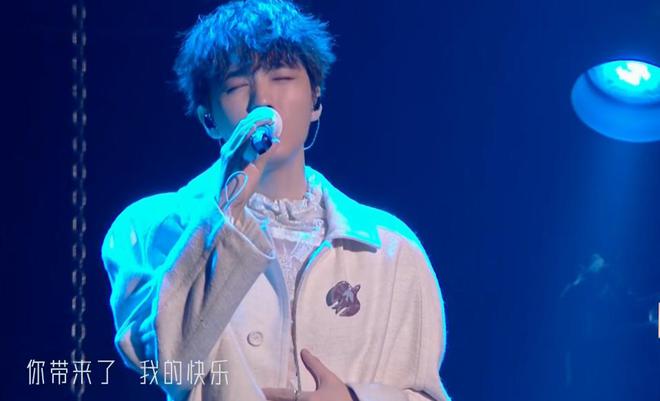 江苏卫视跨年：直到单依纯出场我才明白什么是真正的差距(图2)