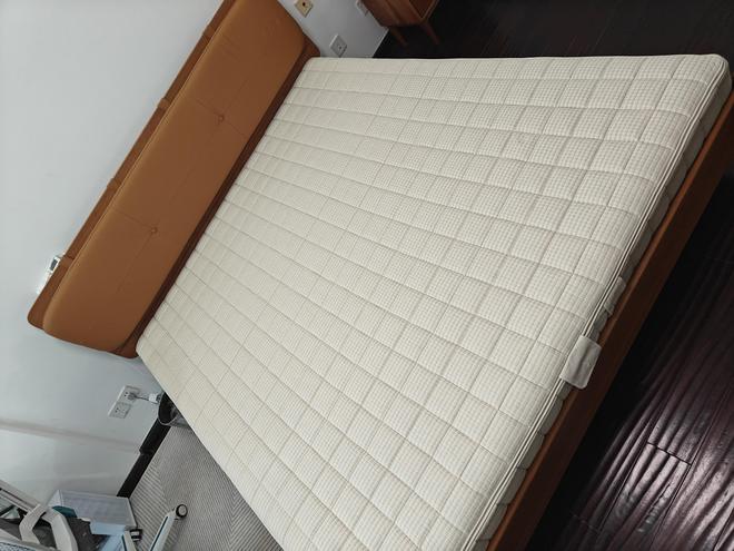 栖作的大师床垫耐用吗？老化吗？睡了1年给大家拆开看看(图1)