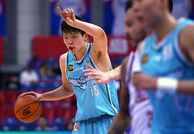 杨瀚森：篮球运动员都有进NBA的梦想但目前重心是为青岛队冲击季后赛(图2)
