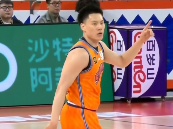 上海半场险胜新疆！哈维太好用3首发齐爆劳森成唯一支柱！(图2)