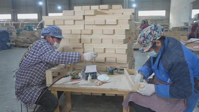 小萌宠撬动“网红曹县”木制品大市场“原木风”宠物用品远销全球(图11)