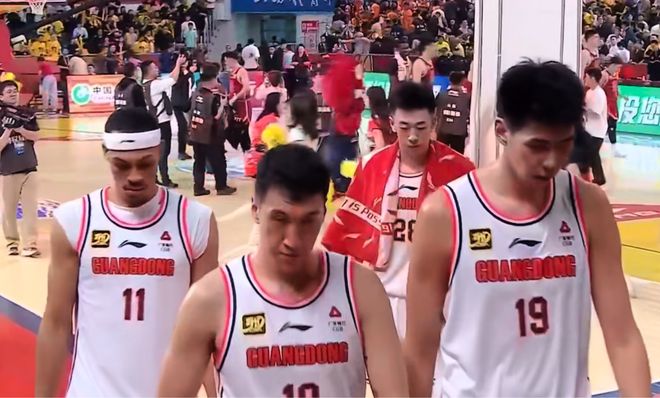山西G2胜广东！杜锋无奈刘传兴累坏广东沮丧离场潘江谈防守(图4)