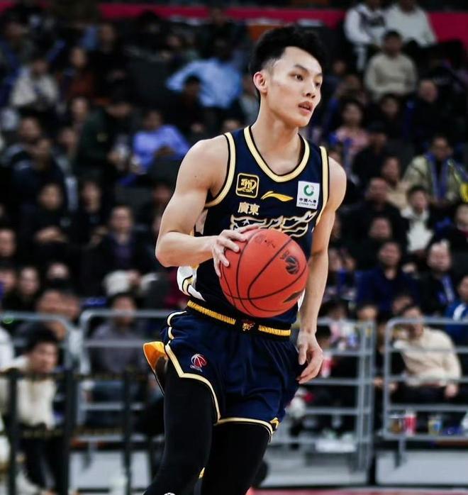 广东男篮狂输42分！赛后徐杰遭到群嘲任骏飞被背下场伤势不轻(图1)