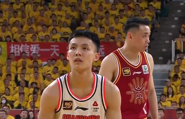 广东男篮狂输42分！赛后徐杰遭到群嘲任骏飞被背下场伤势不轻(图4)